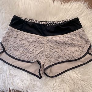 Lululemon Speed Up Shorts 2.5”